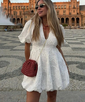 VESTIDO CURTO COM BORDADOS